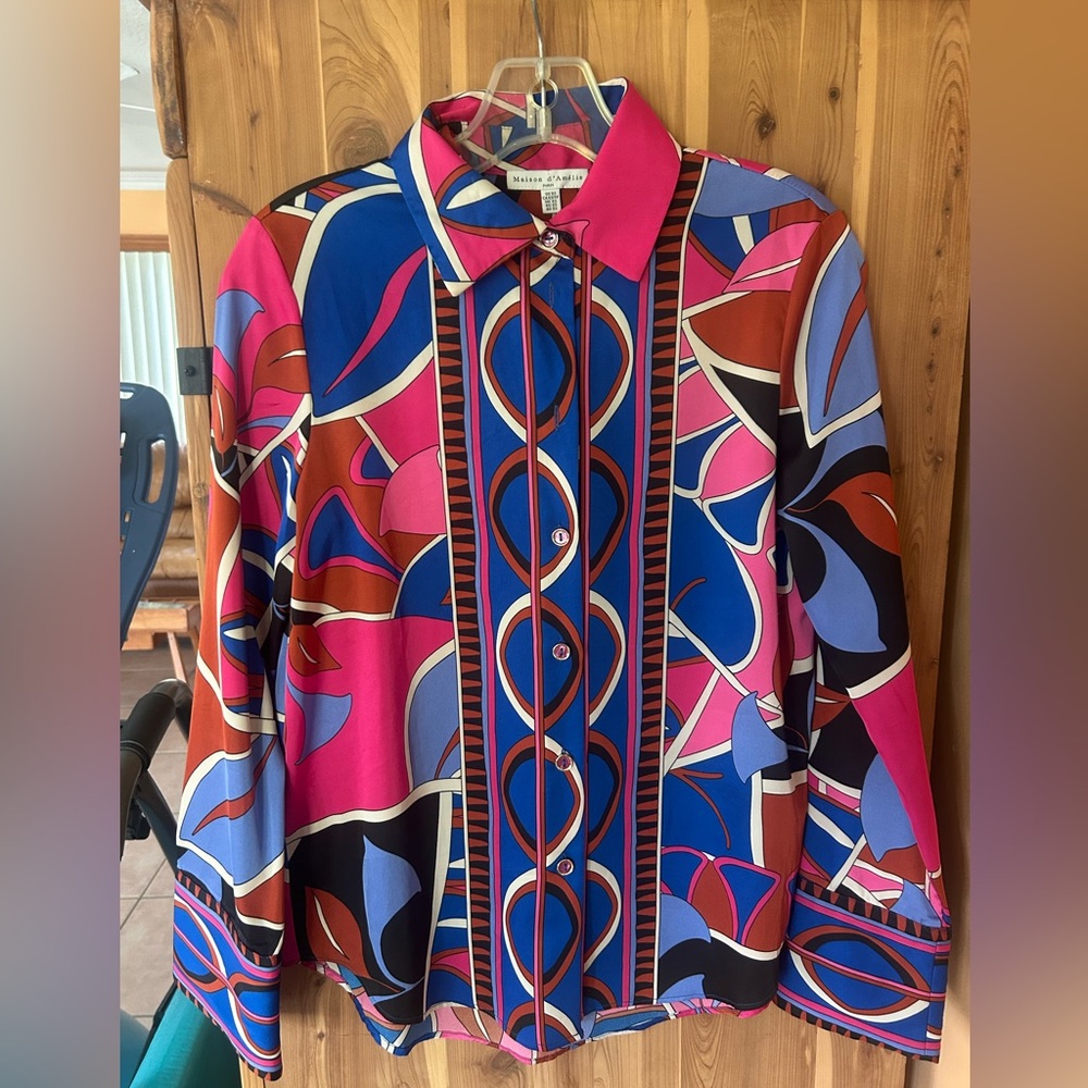 NWOT maison d'amelie Vibrant Abstract Button Down Shirt